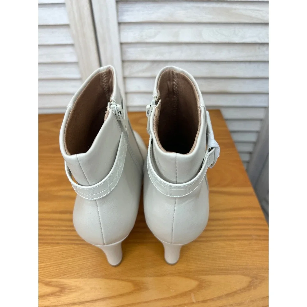 NEW Lifestride Ankle Boots Size 10 Ivory White Sleek Heeled Booties NWOT